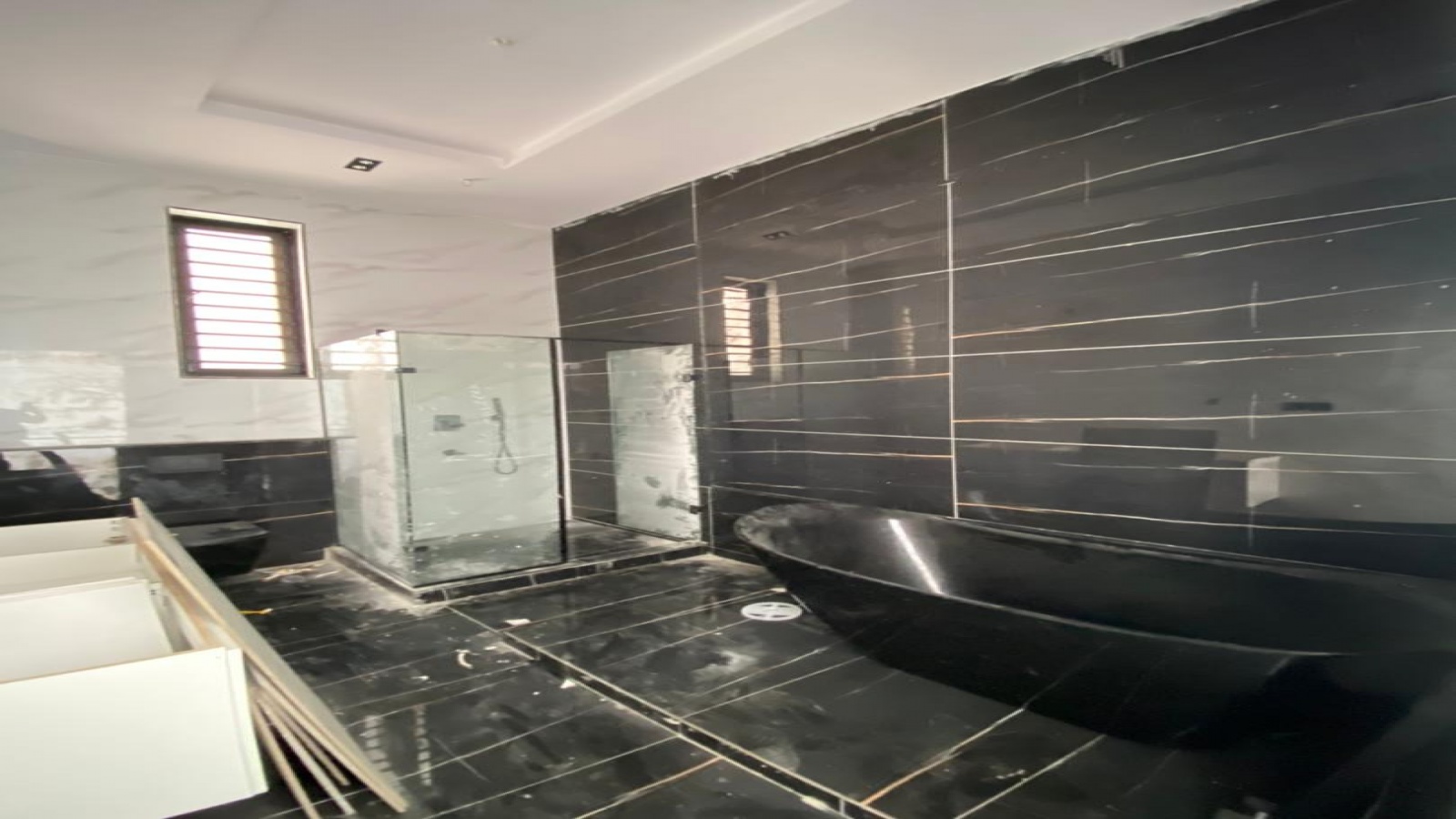 Lagos, 5 Bedrooms Bedrooms, ,5 BathroomsBathrooms,Apartment,For Sale,1011