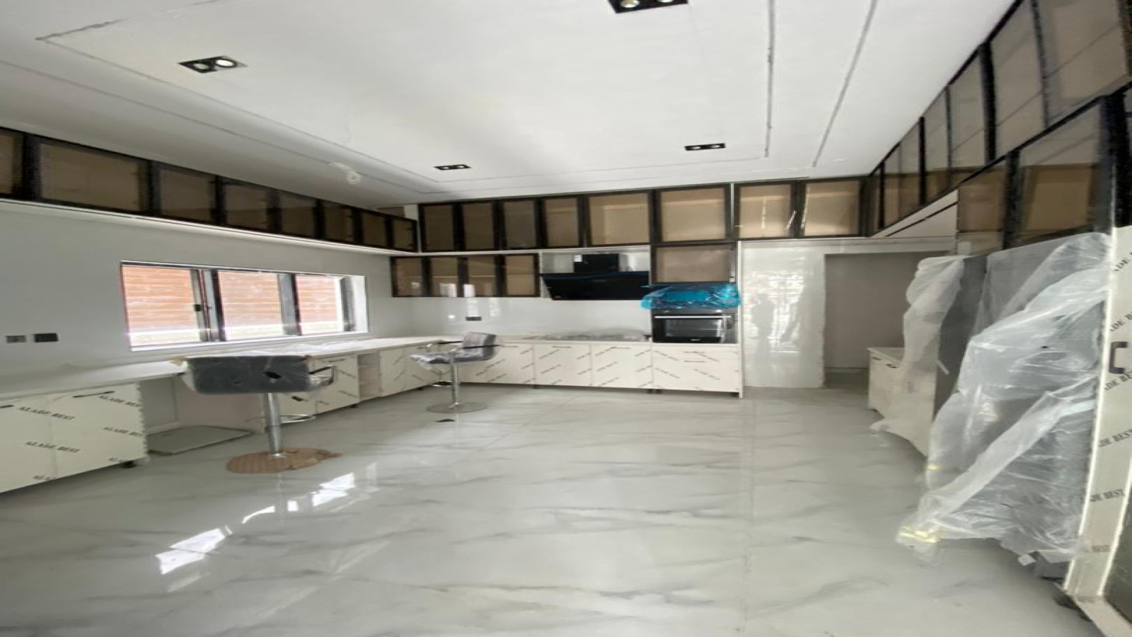 Lagos, 5 Bedrooms Bedrooms, ,5 BathroomsBathrooms,Apartment,For Sale,1012